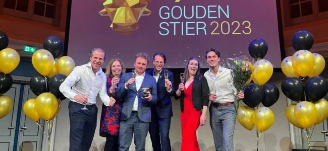 Invesdor neemt IEX Gouden Stier award in ontvangst voor beste crowdfundingplatform 2023